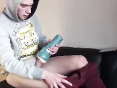 CZECH CASTING Skate boy Casting handjob cumshot